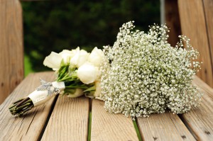 white-rose-babys-breath-bouquet