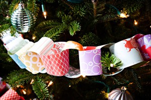 christmas-tree-paper-chain-garland