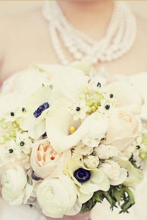 white-wedding-bouquet