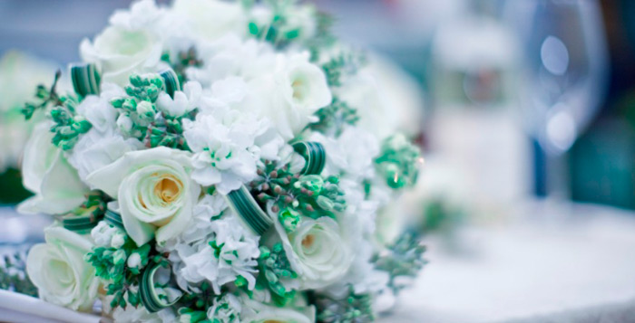 An elegant bouquet from Gardenia Organic White + green bouquet from Gardenia Organic
